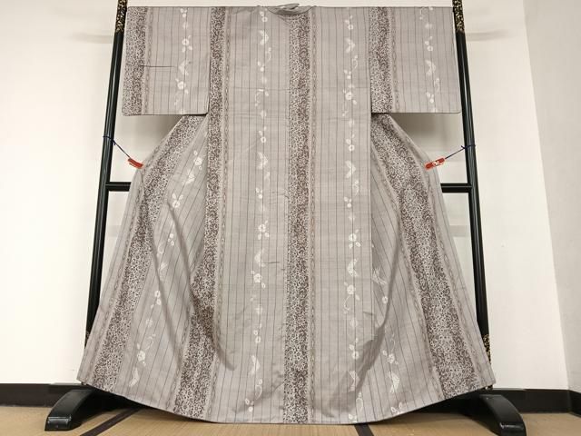 平和屋着物●伝統工芸士　七代目　吉澤与市　紬　絞り　花唐草間道　正絹　逸品　AAAU8144zg 平和屋着物○伝統工芸士 七代目 吉澤与市 紬 絞り 花唐草間道 正絹