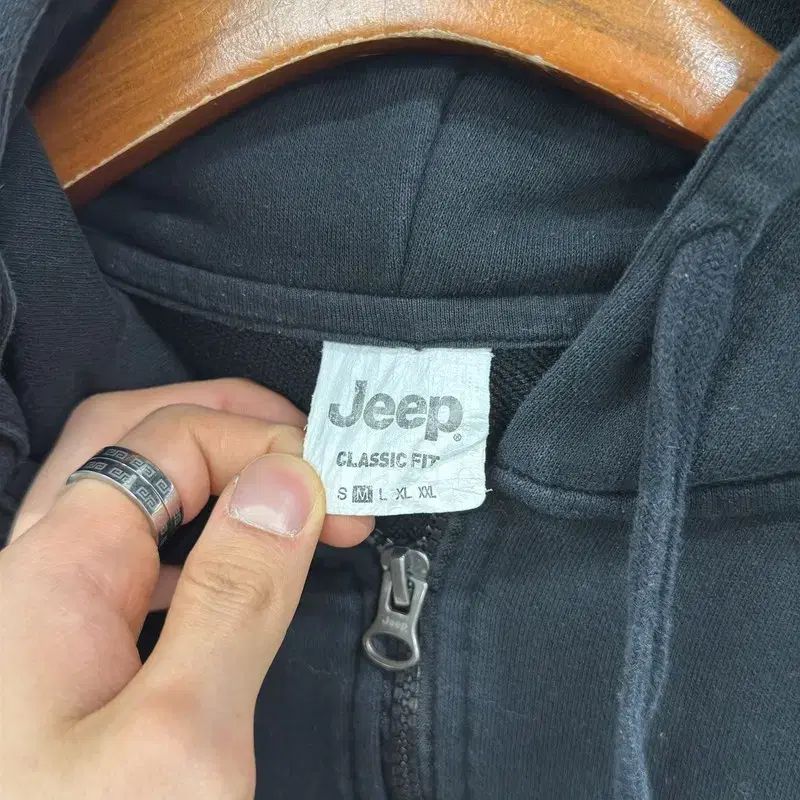 ★JEEP★刺繍ロゴ フードパーカー Jeep(ジープ) JEEP 刺繍ロゴ カジュアル フード付き ジップ