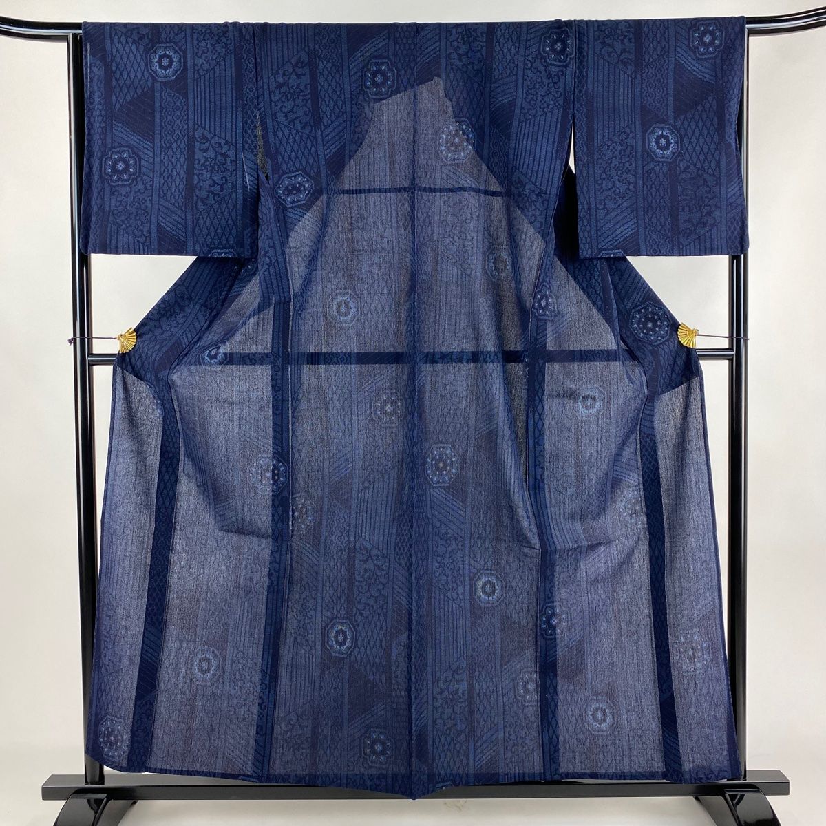 紬 身丈157.5cm 裄丈65.5cm M 薄物 花唐草 縞 紺色 正絹 秀品