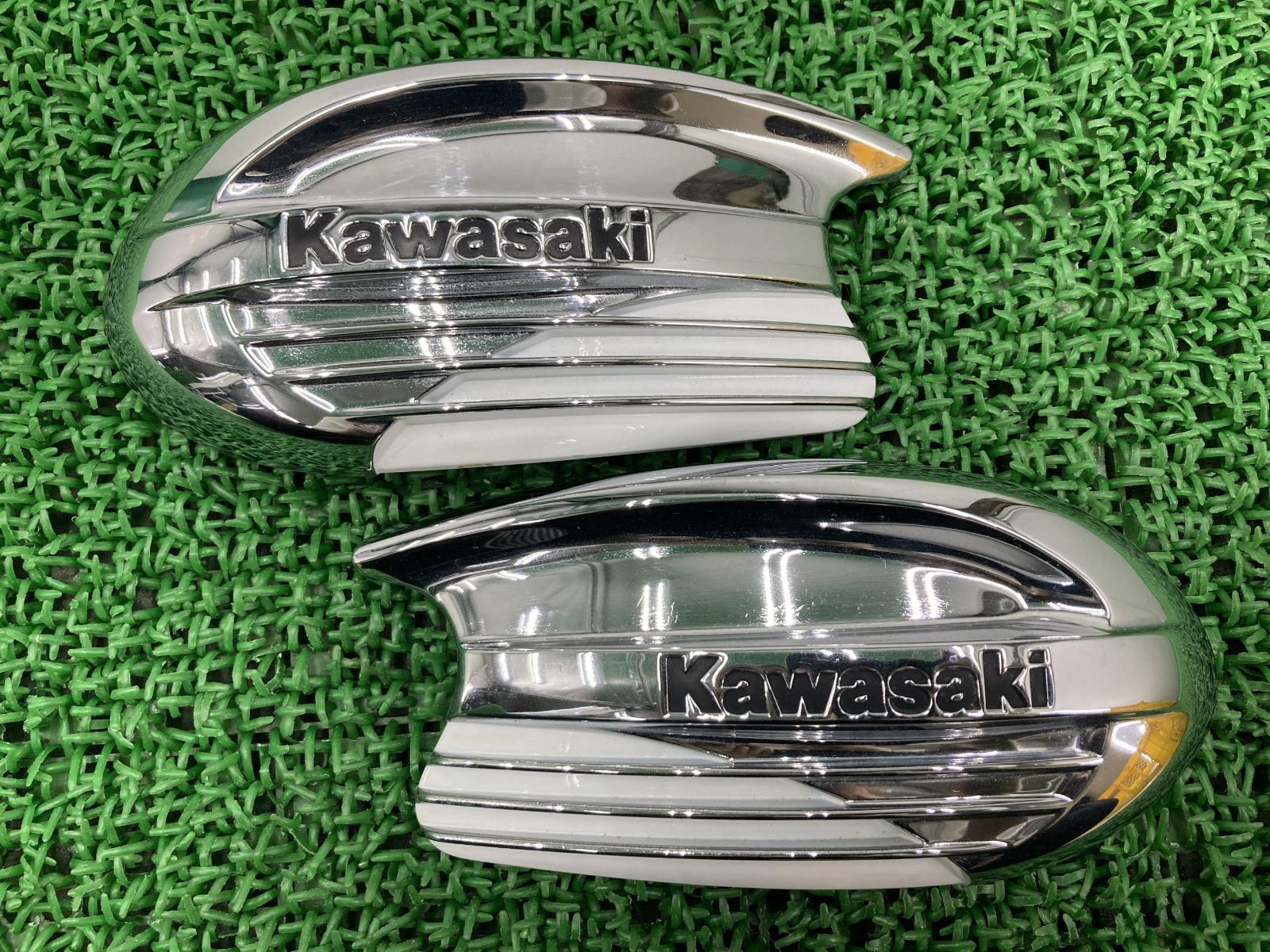 W650 タンクエンブレム 左右 56051-1996/56051-1997 カワサキ 純正 中古 EJ650A 56051-1996 56051-1997 コケキズ無し 修復素材に