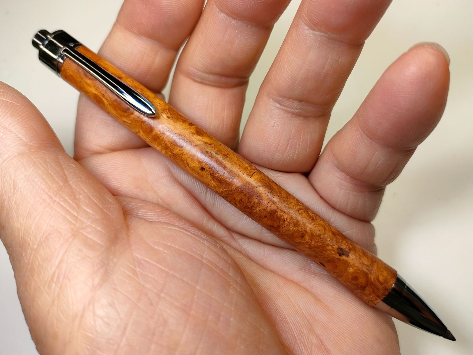 【花梨瘤杢紅白】KATO201ボールペン 花梨瘤杢】KATO201ボールペン - メルカリ