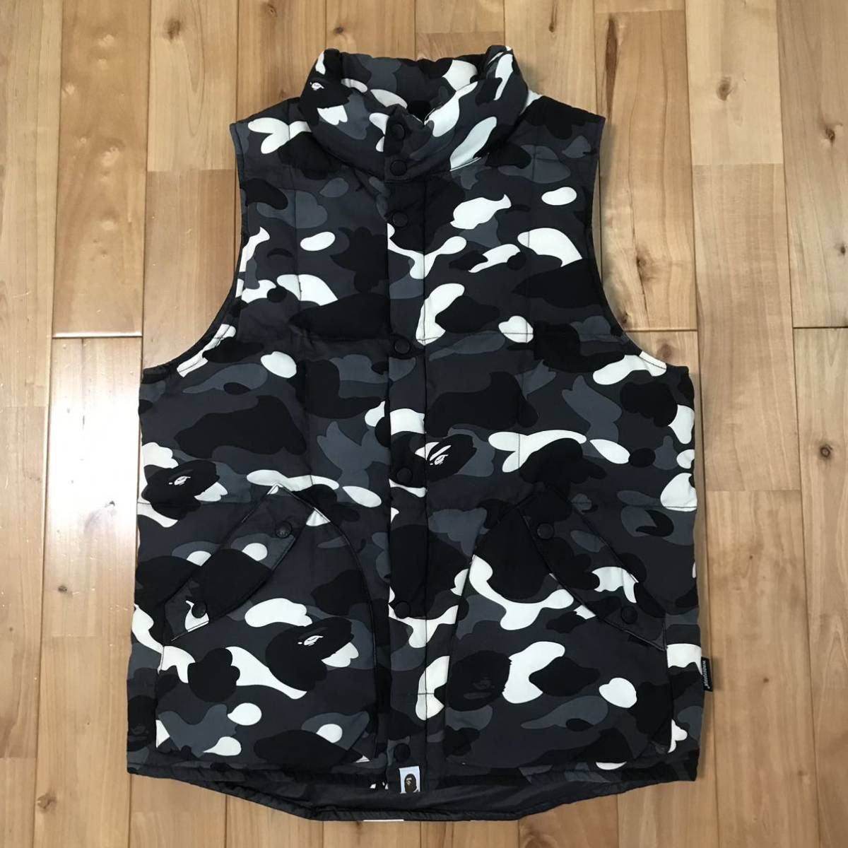 蓄光 ダウンベスト city camo BAPE ベイプ ape エイプ 迷彩 - メルカリ