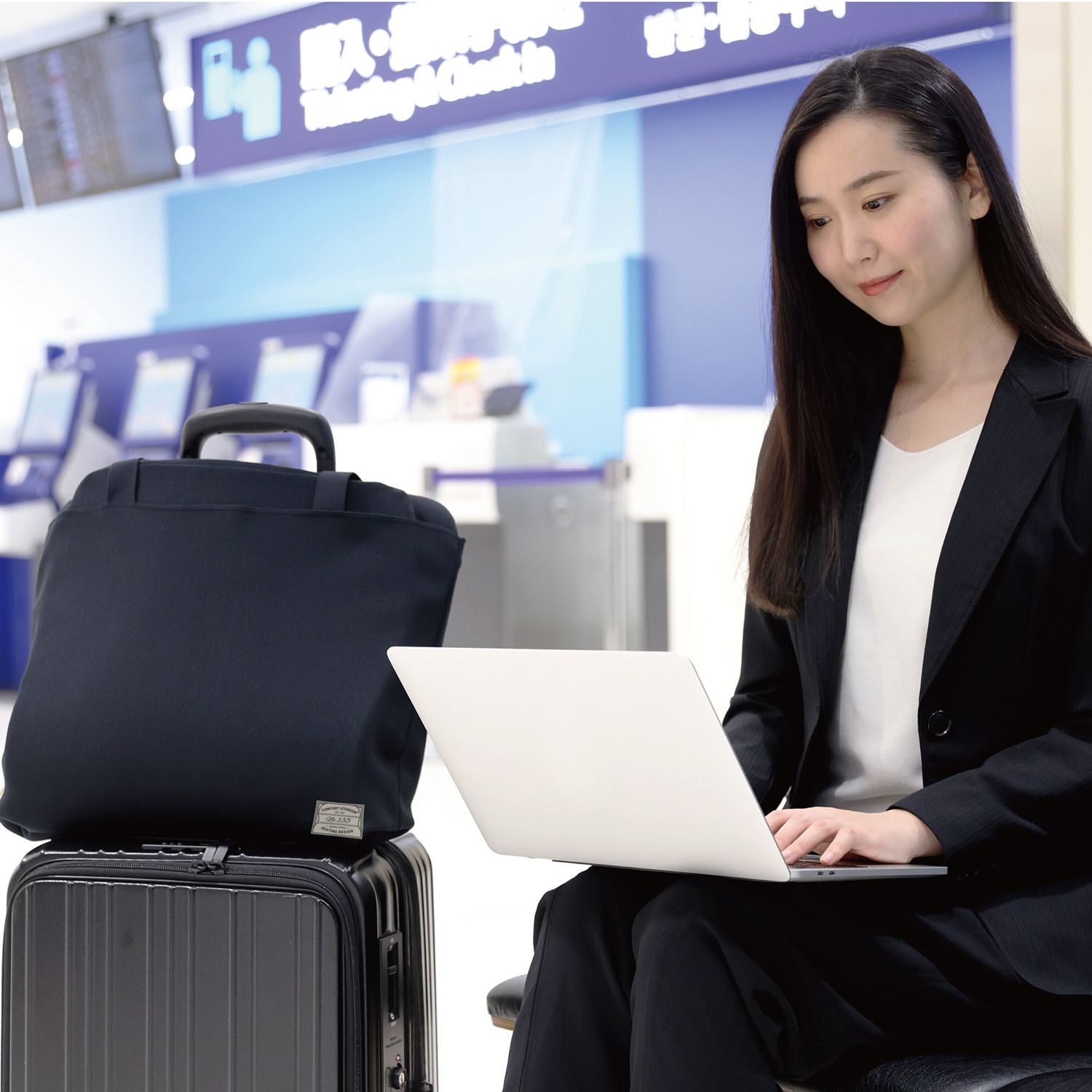 バッグ一体型 姿勢サポートクッション