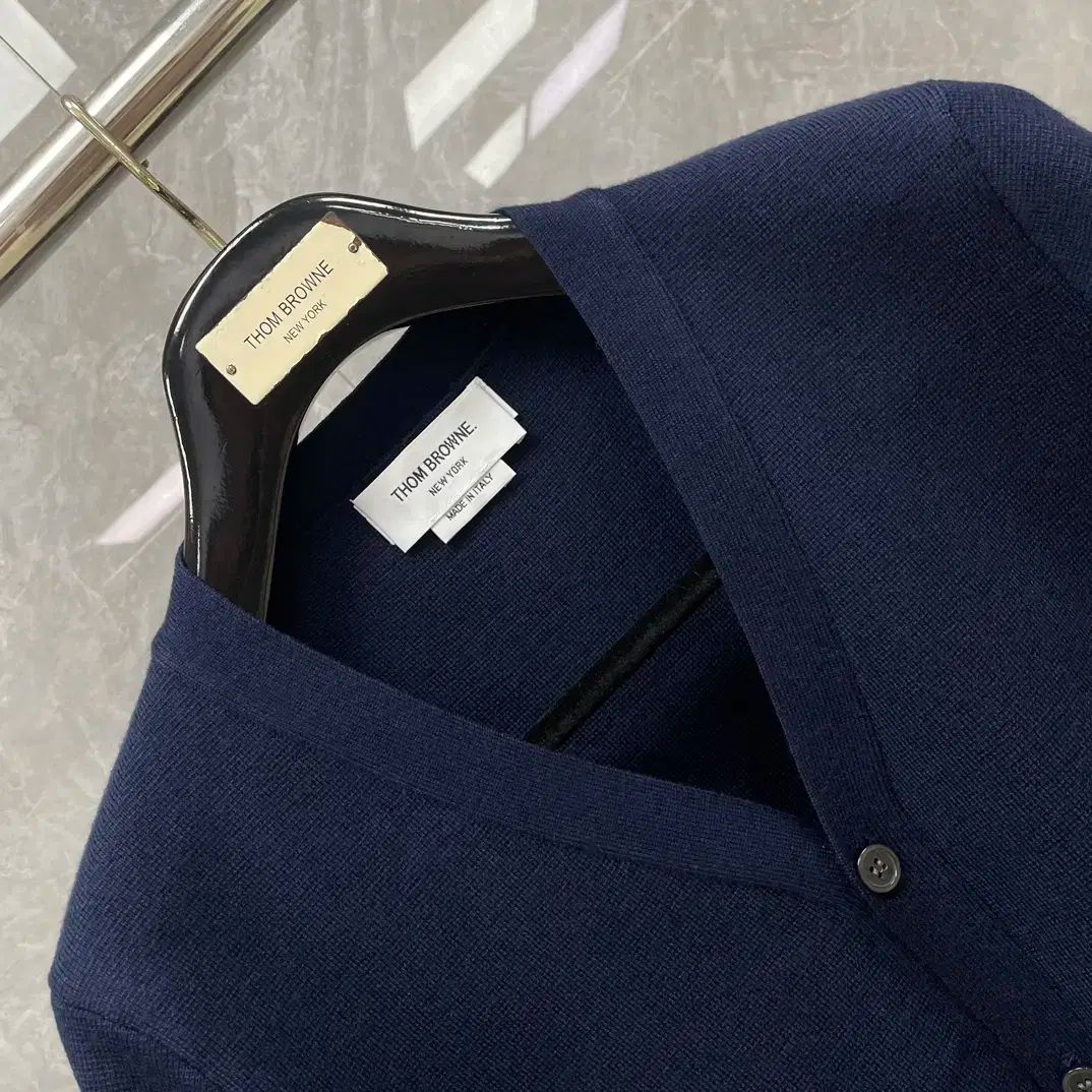 Thom Browne(トム・ブラウン) ユニセックス カジュアル ロゴ