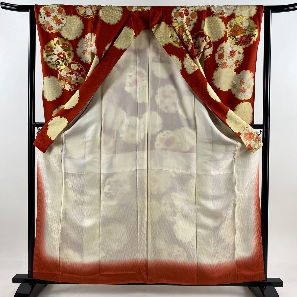 振袖フルセット 身丈165.5裄63 菊 蝶文様 金彩 Sサイズ 逸品 名品 振袖フルセット 身丈165.5裄63 菊 蝶文様 金彩 Sサイズ 逸品 名品