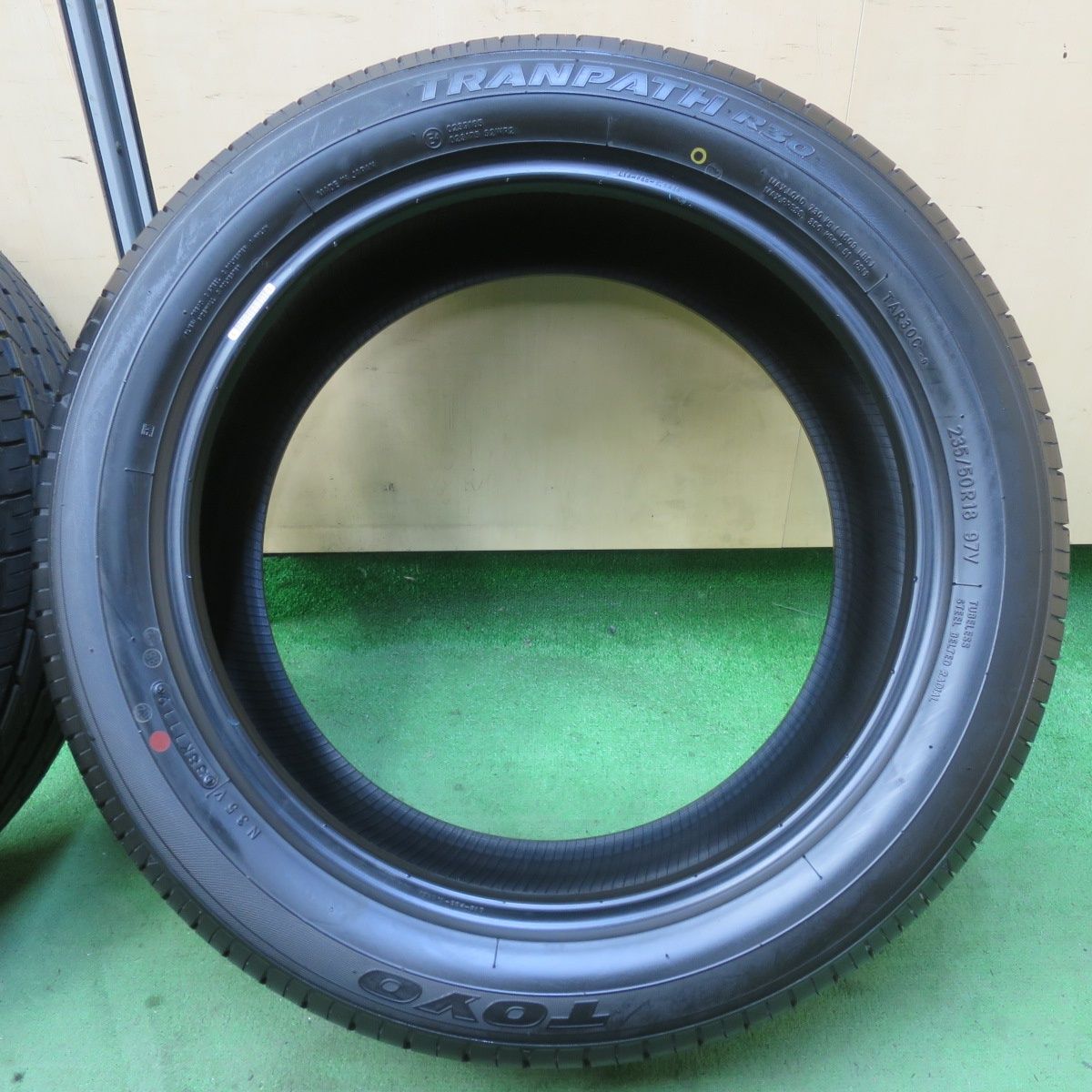 新車外し☆235/50R18 トーヨー トランパス R30 タイヤ 18インチ 