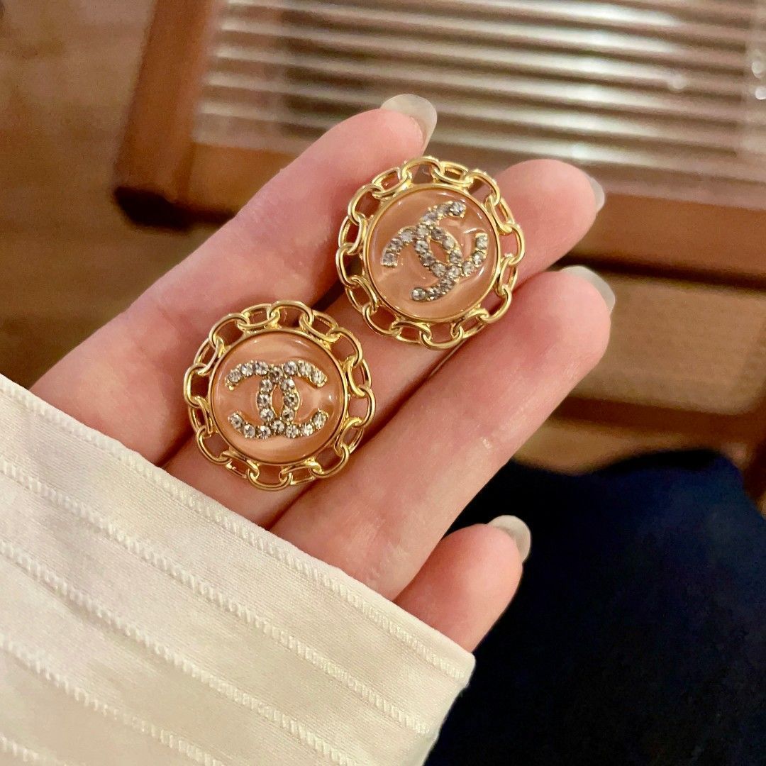 CHANEL ダブルCロゴ ピアス続々売り切れ！今、ラッキーすぐあげます！ CHANEL ダブルCロゴ ピアス続々売り切れ！今、ラッキーすぐ