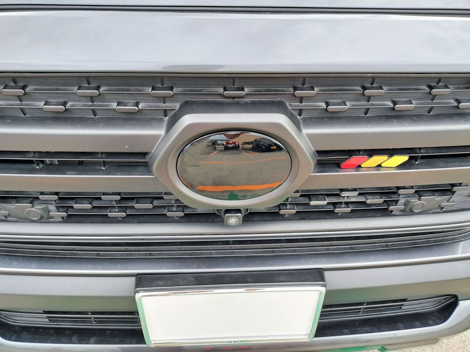 Tint+何度も貼れる エンブレム スモークフィルム RAV4 50系(ブラックスモーク5％) MXAA52/MXAA54/AXAH52/AXAH54 ラブ4 rav4