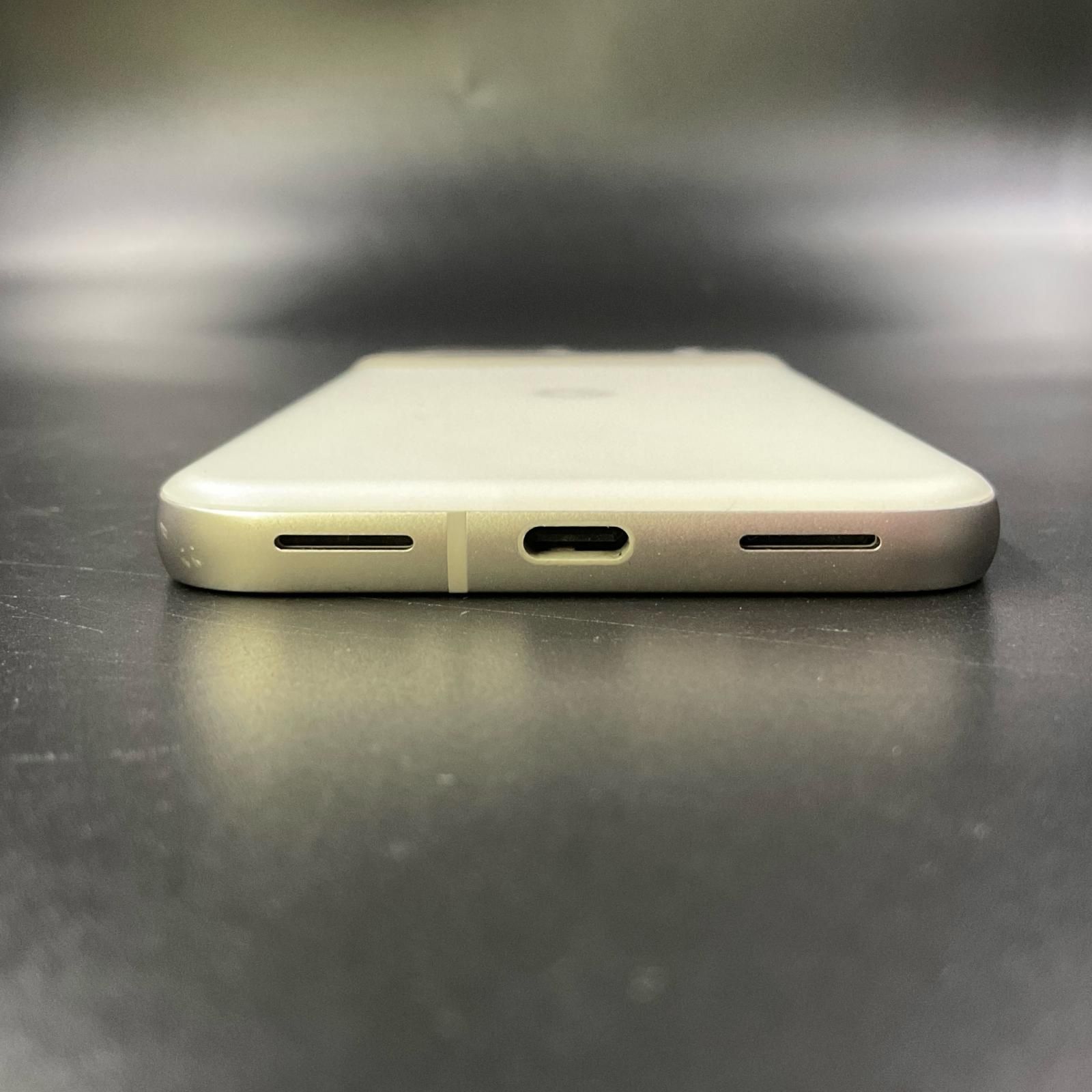 Google Pixel 8a 128GB Porcelain SIMフリー G576D 白ロム 美品