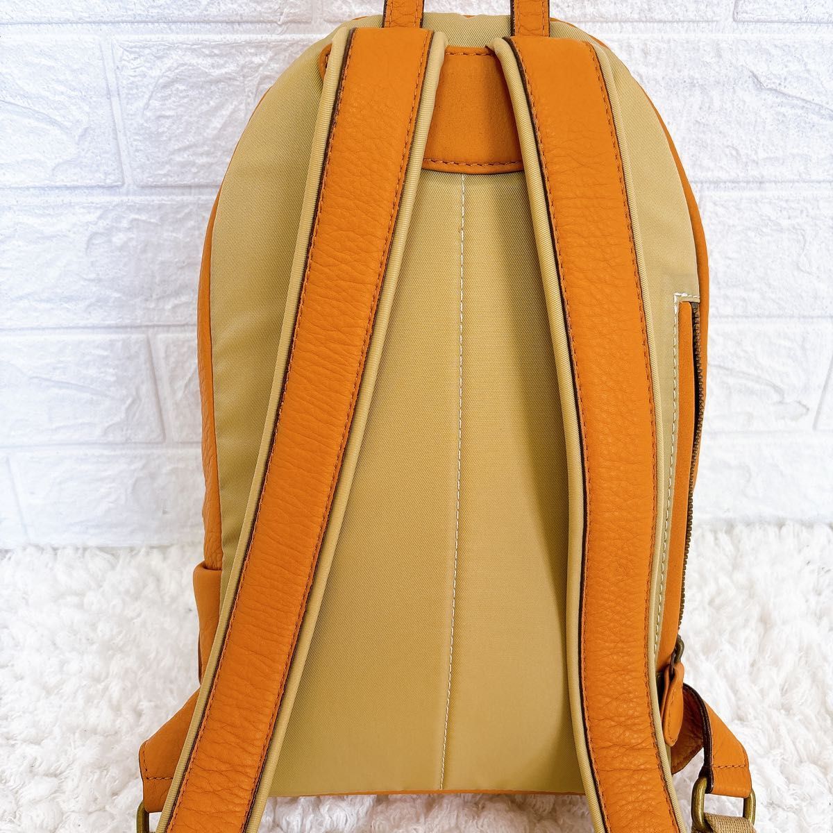 【美品】 Dakota レザー 本革 リュック バックパック ブランド刻印 美品】 Dakota レザー 本革 バックパック リュック ブランド刻印｜美品