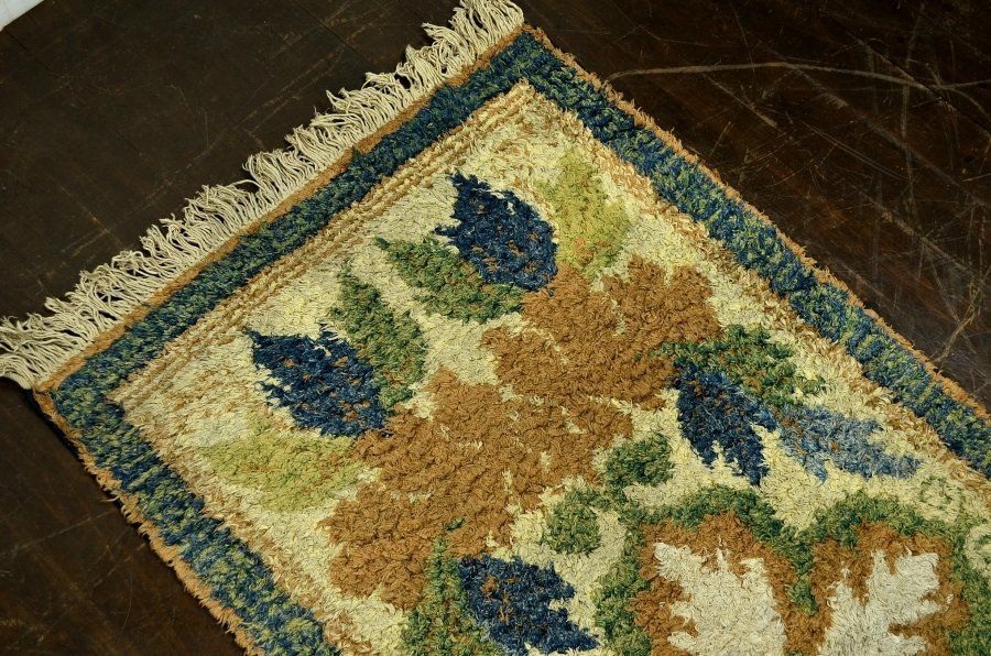 アンティーク緞通 苔色の古びた緞通のラグ 赤穂 堺 鍋島 屋敷 大正