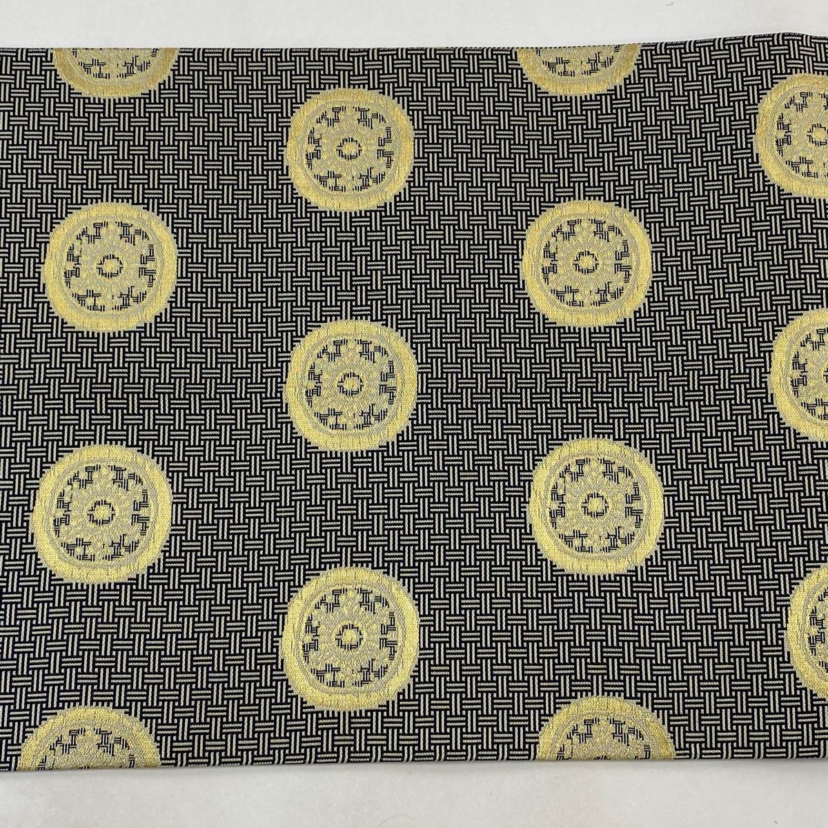 E 本場結城紬 100亀甲 灰白色 花模様 正絹 袷 着物 着丈166.5 本場