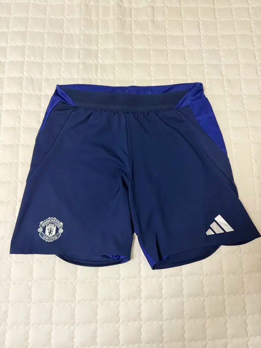 24 25 マンＵ アセンティック 半ズボン