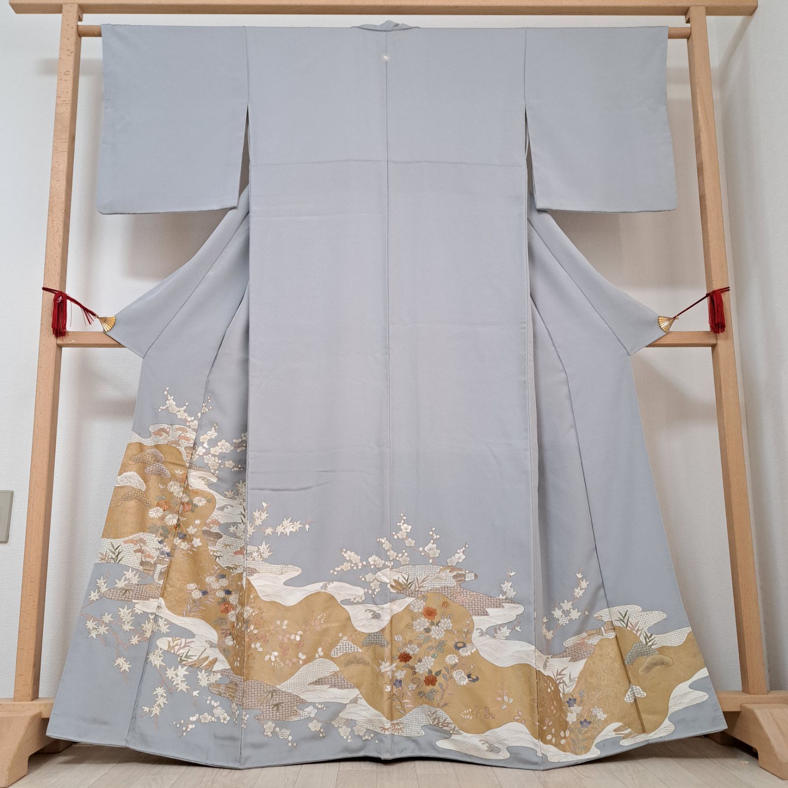 丸に隅立て四つ目