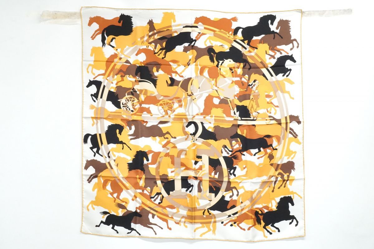 エルメス カレ90 スカーフ EX-LIBRIS EN CAMOUFLAGE エクスリブリスのカモフラージュ シルク ストール ベージュ HERMES 2918k