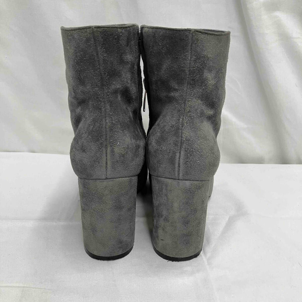 Gianvito Rossi ／ジャンヴィトロッシ／グレー／スエード