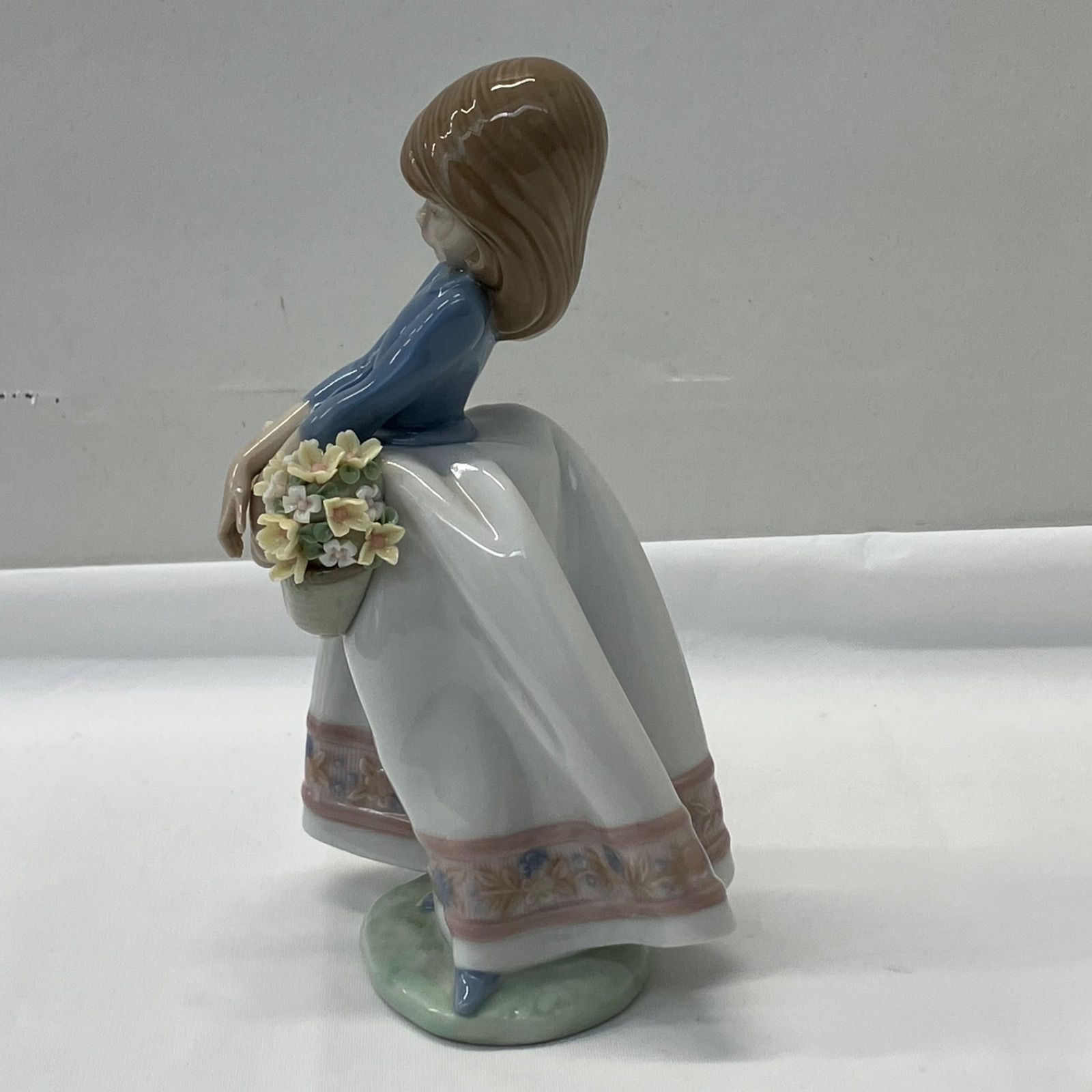 F240730-5】 リヤドロ「5月の花」花 少女 置物 LLADRO フィギュ