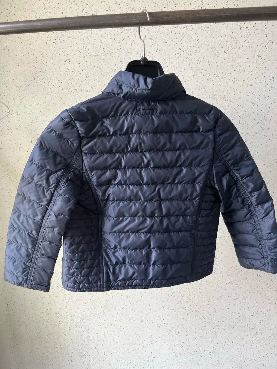 BURBERRY バーバリー 離乳する 軽量 ダウン 4Y