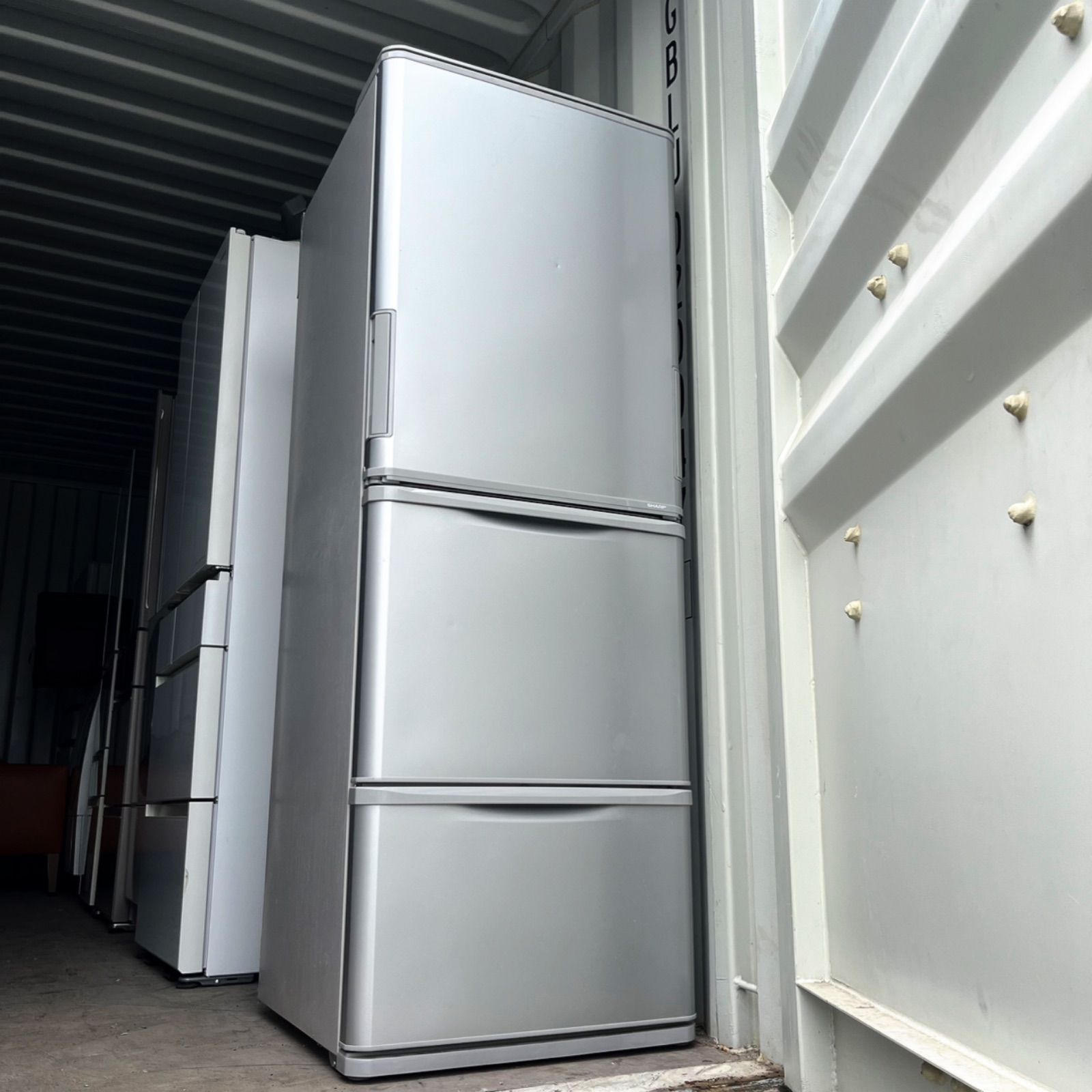 取付無料！SHARP高性能スタイリッシュシルバー左右両開き3ドア冷蔵庫