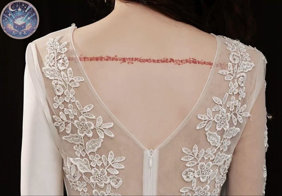 お花のデザインがオシャレな七分袖のイブニングドレス