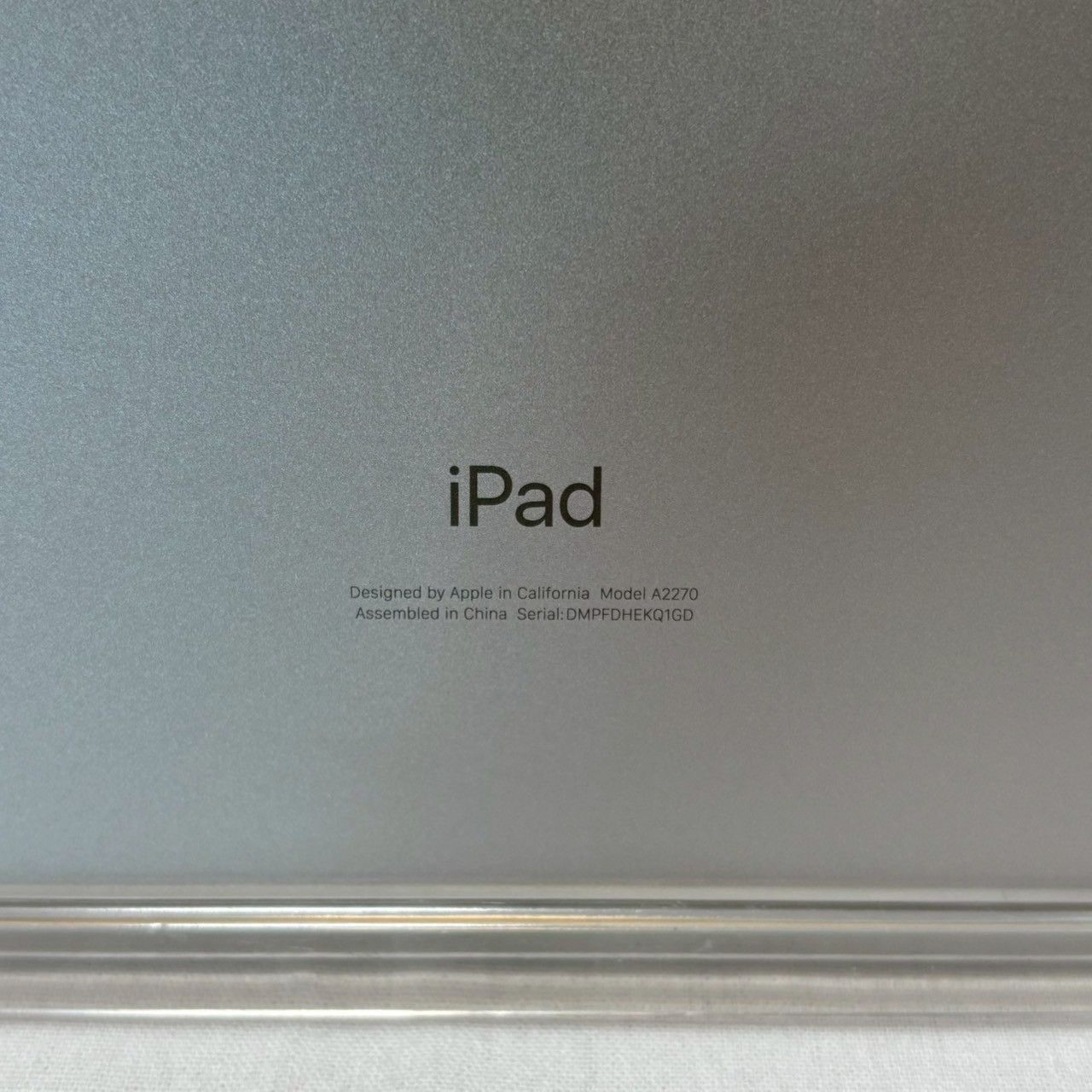 即使用可 iPad|第8世代|Wi-Fiモデル|32GB|シルバー|MYLA2J|A|フィルム|ケース|ケーブル付き|No.893
