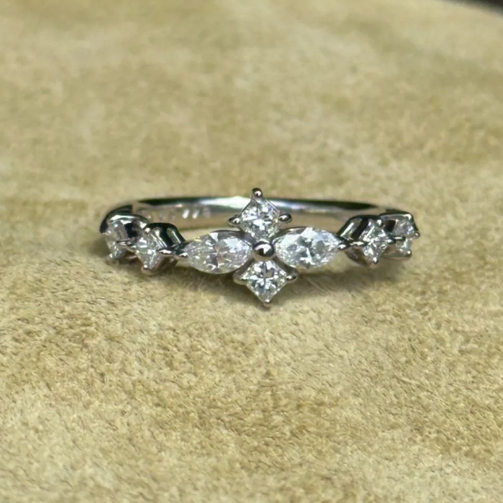Is stone Pt ダイヤリング スリーストーンリング ダイヤモンド 3石 0.02ct K10PG ピンク