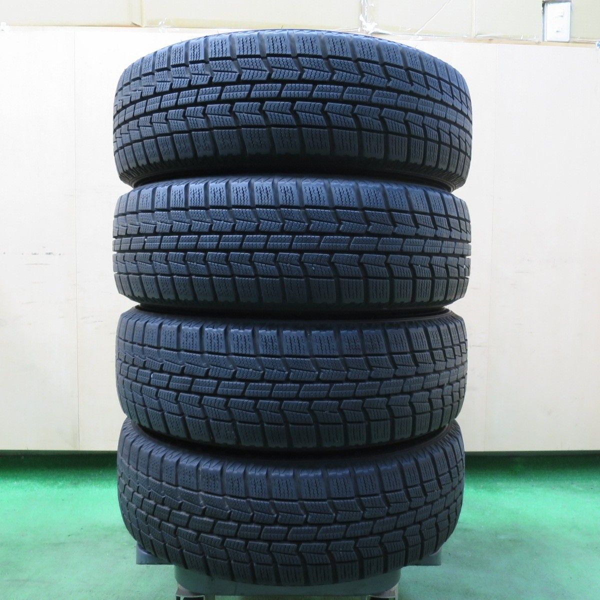 バリ溝！キレイ！9.5分☆スタッドレス 175/65R14 オートバックス 