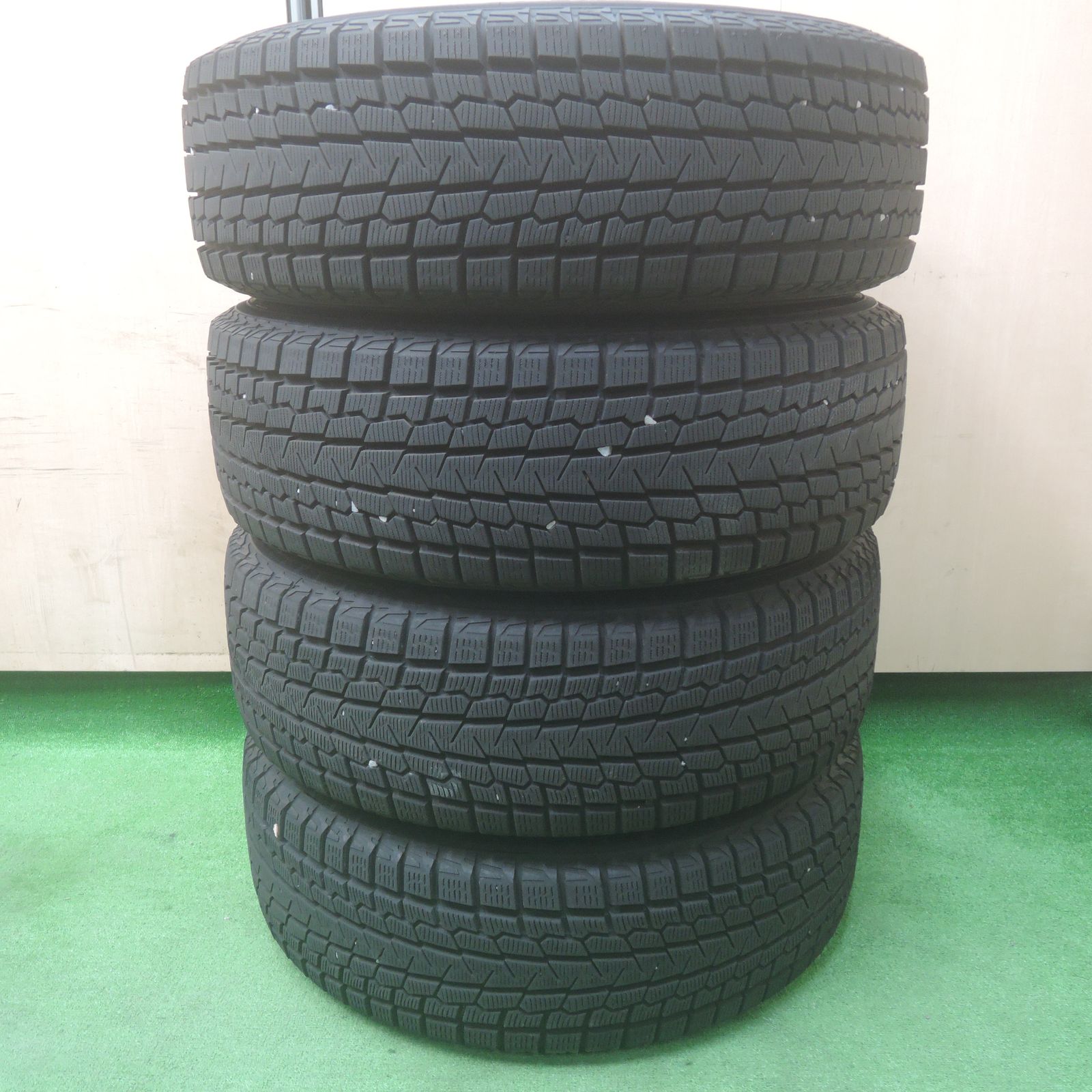 送料無料*バリ溝！キレイ！9.5分以上☆スタッドレス 225/65R17 