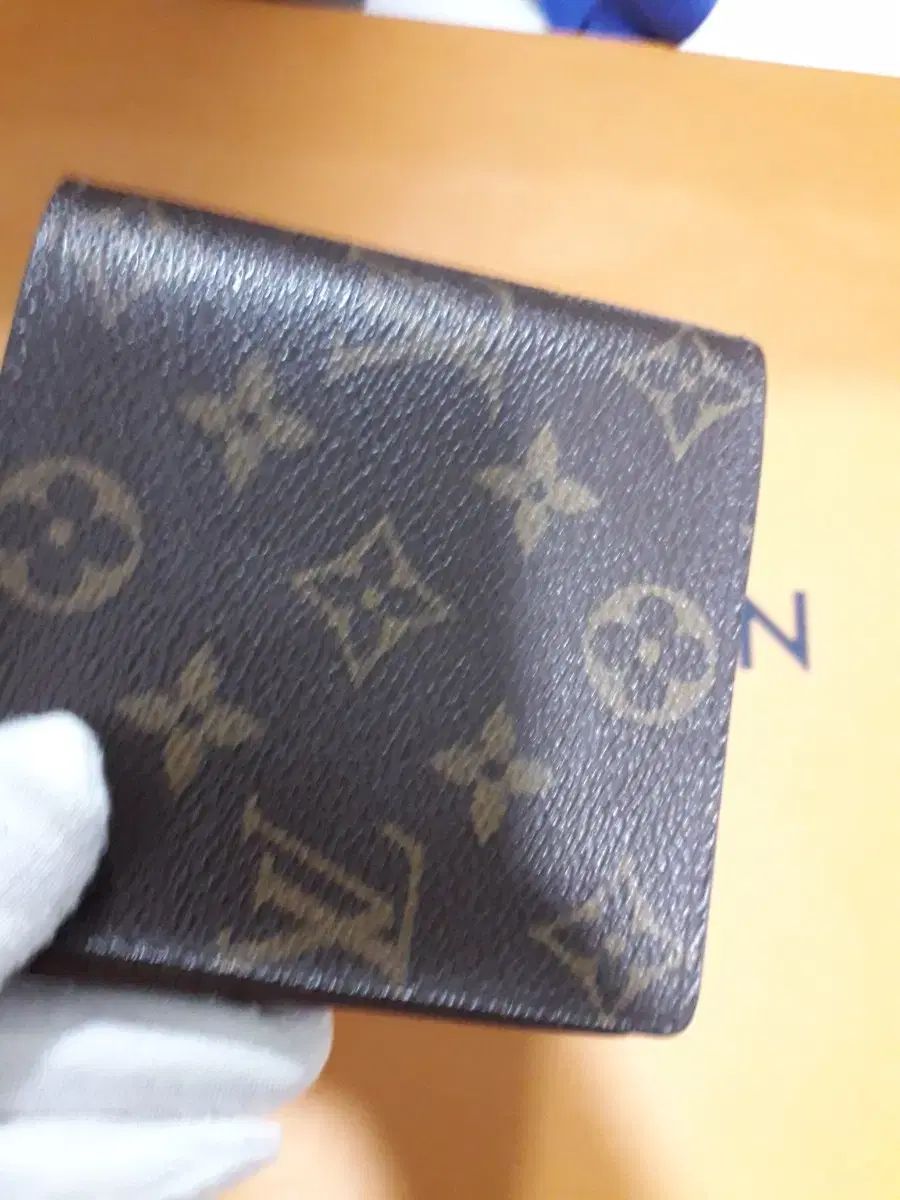 A クラス} ルイ・ヴィトン 二つ折り財布 ((本物確認済み))