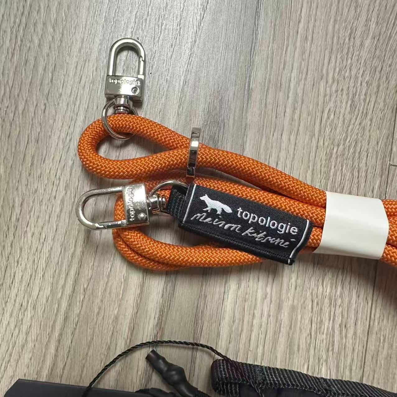 メゾンキツネ✖️トポロジー フォンサコッシュ - メルカリ