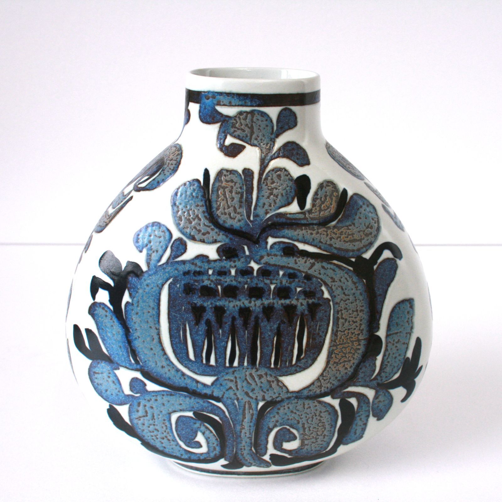 ボヘミアガラス ハンドカット フラワーベース 花瓶 花器 花入 高