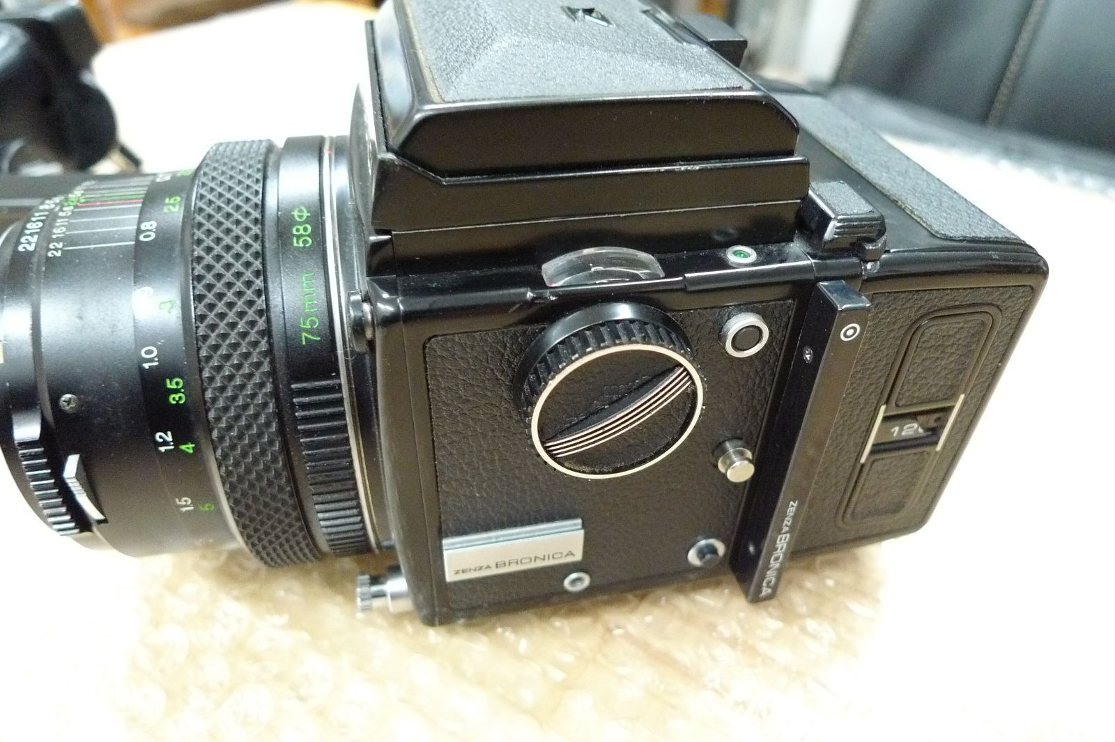 豊富な品揃え、送料無料！ ZENZA BRONICA ETR ZENZANON MC 75mm F2.8 ゼンザブロニカ 中判フィルムカメラ グリップ付 管理p0920