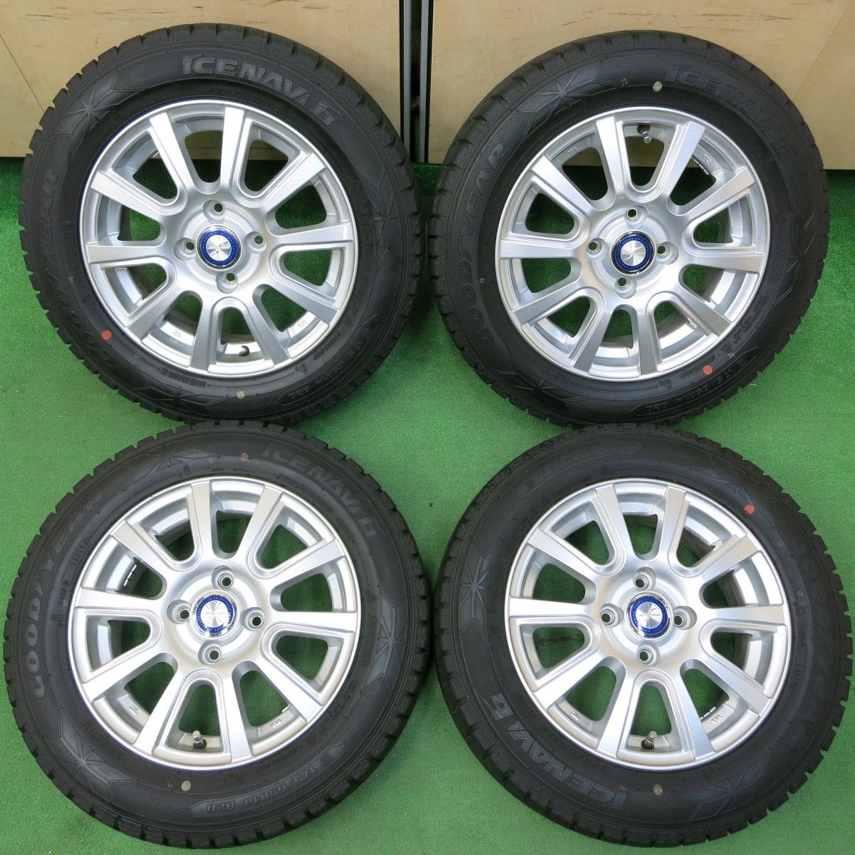 *送料無料* 超バリ溝！キレイ！9.5分以上スタッドレス 175/65R14 グッドイヤー アイスナビ6 JENEIGE 14インチ PCD100/4H4050109イス