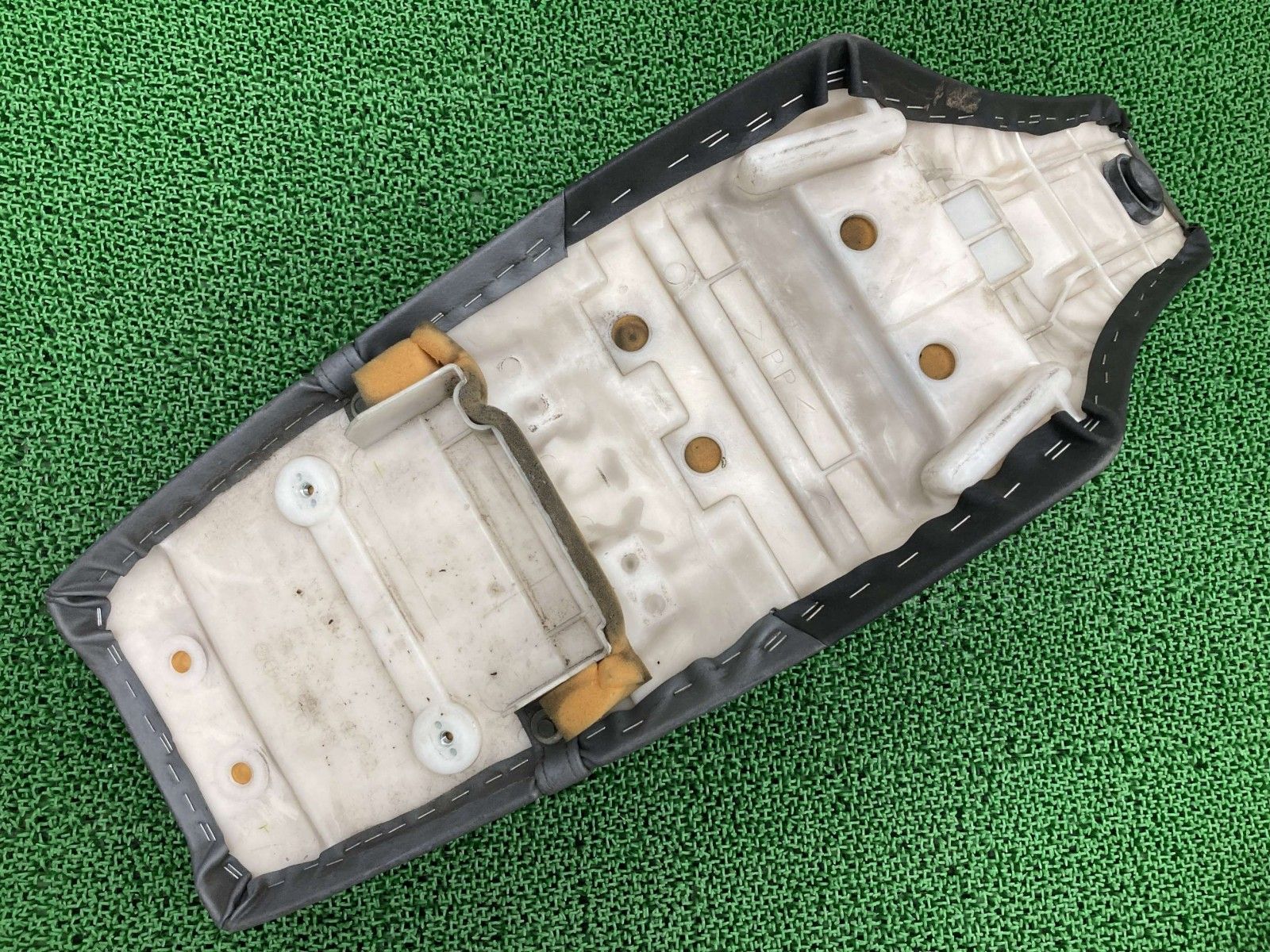 TW200 シート 2JX ヤマハ 純正 中古 バイク 部品 DG07J シートバンド
