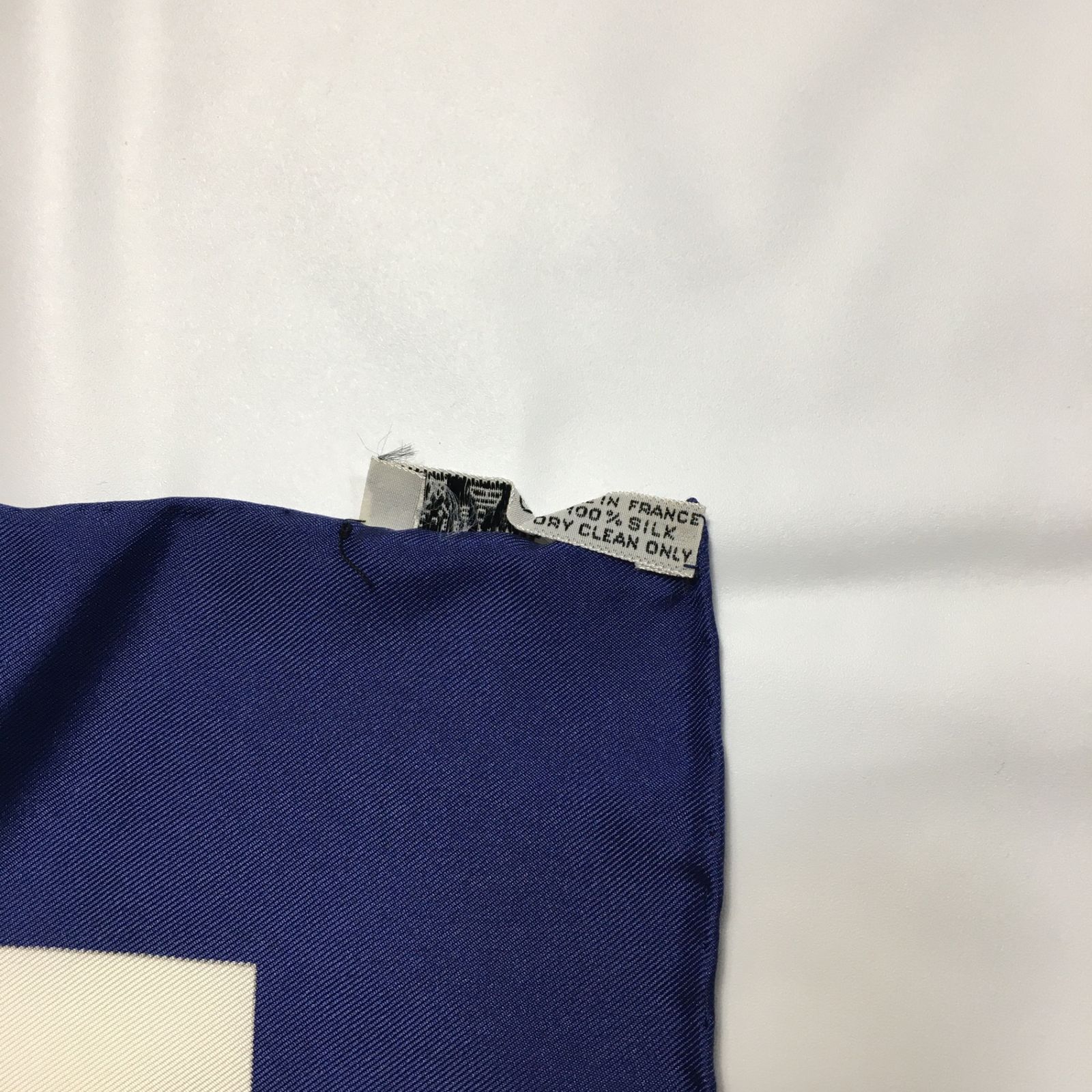 2506-82｜エルメス カレ 90 スカーフ シルク ネイビー 2506-82｜エルメス カレ 90 スカーフ シルク ネイビー - メルカリ