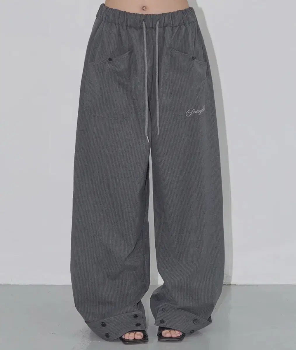 ファンシークラブ クラシック ボタン バンディング スラックス CHARCOAL チャコール