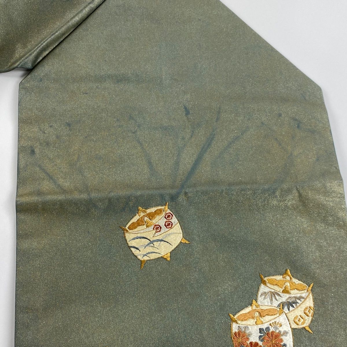 名古屋帯 優品 糸巻 草花 刺繍 金彩 灰緑 正絹 【中古】 - メルカリ