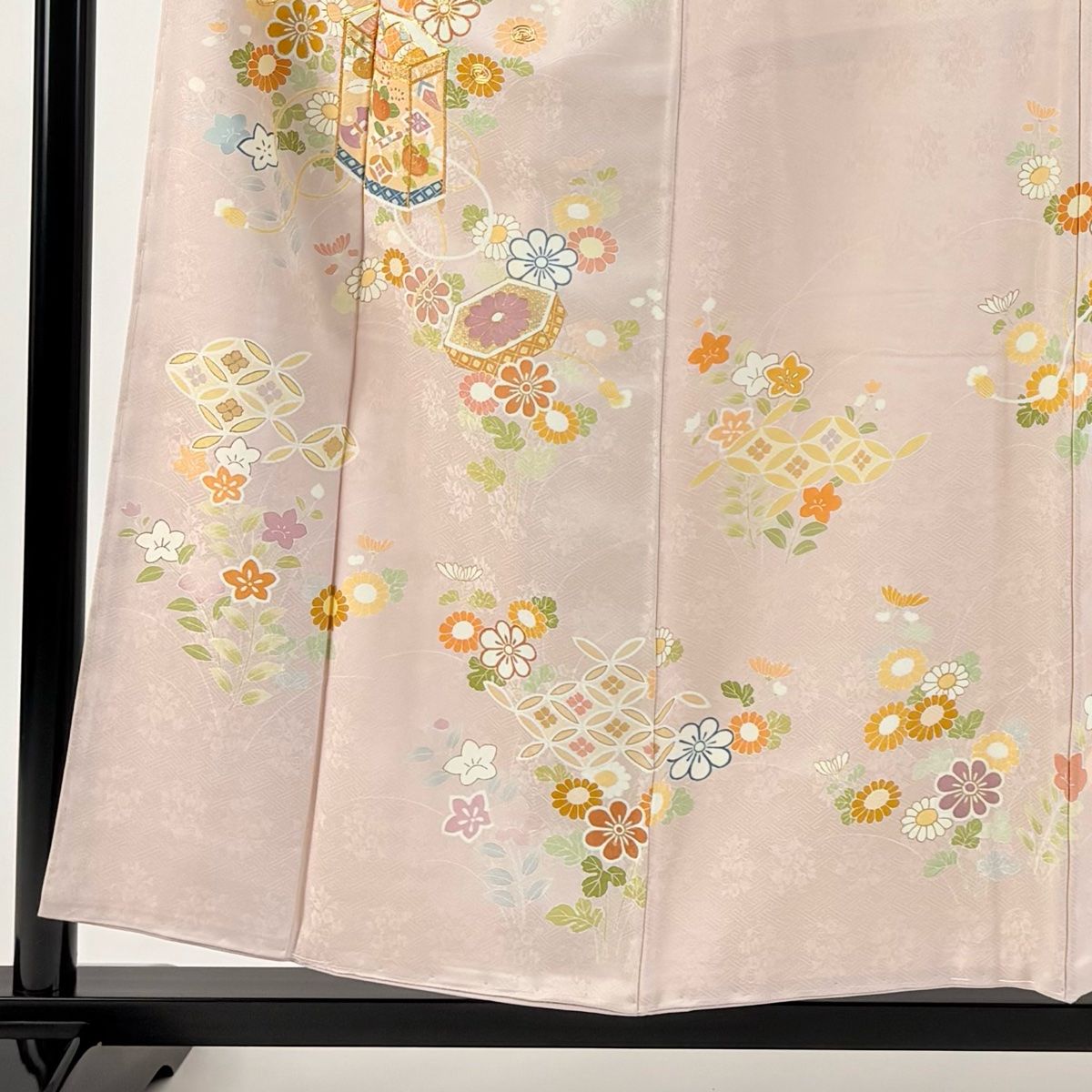 訪問着 身丈155cm 裄丈62.5cm S 袷 貝桶 草花 金糸 金彩 薄ピンク 正絹