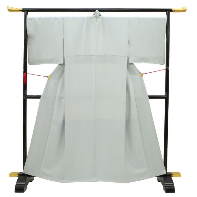 すごい値 色無地 リサイクル 着物 正絹 袷 ライトグレー 地紋 一つ紋 揚羽蝶 セミフォーマル 仕立て上がり 身丈162 裄71 Lサイズ 春 秋 冬 みやがわ nek01396