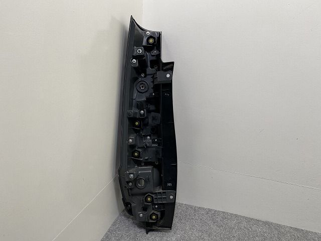 エスクァイア/ノア 80系 ZRR80/ZRR85 ハイブリッド/ZWR80 純正 後期 右