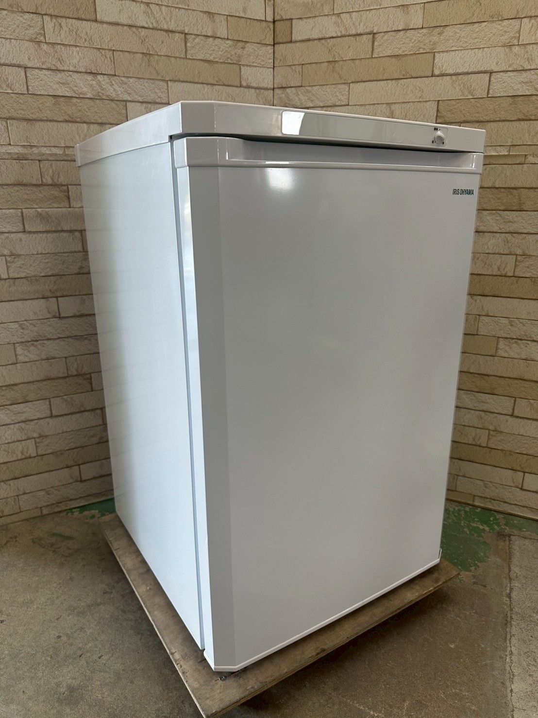 大阪送料無料★3か月保障付き★冷凍庫★アイリスオーヤマ★1ドア★2021年★IUSD-9B-W★IR-313 大阪送料無料☆3か月保障付き☆冷凍庫☆アイリスオーヤマ☆1ドア☆2021