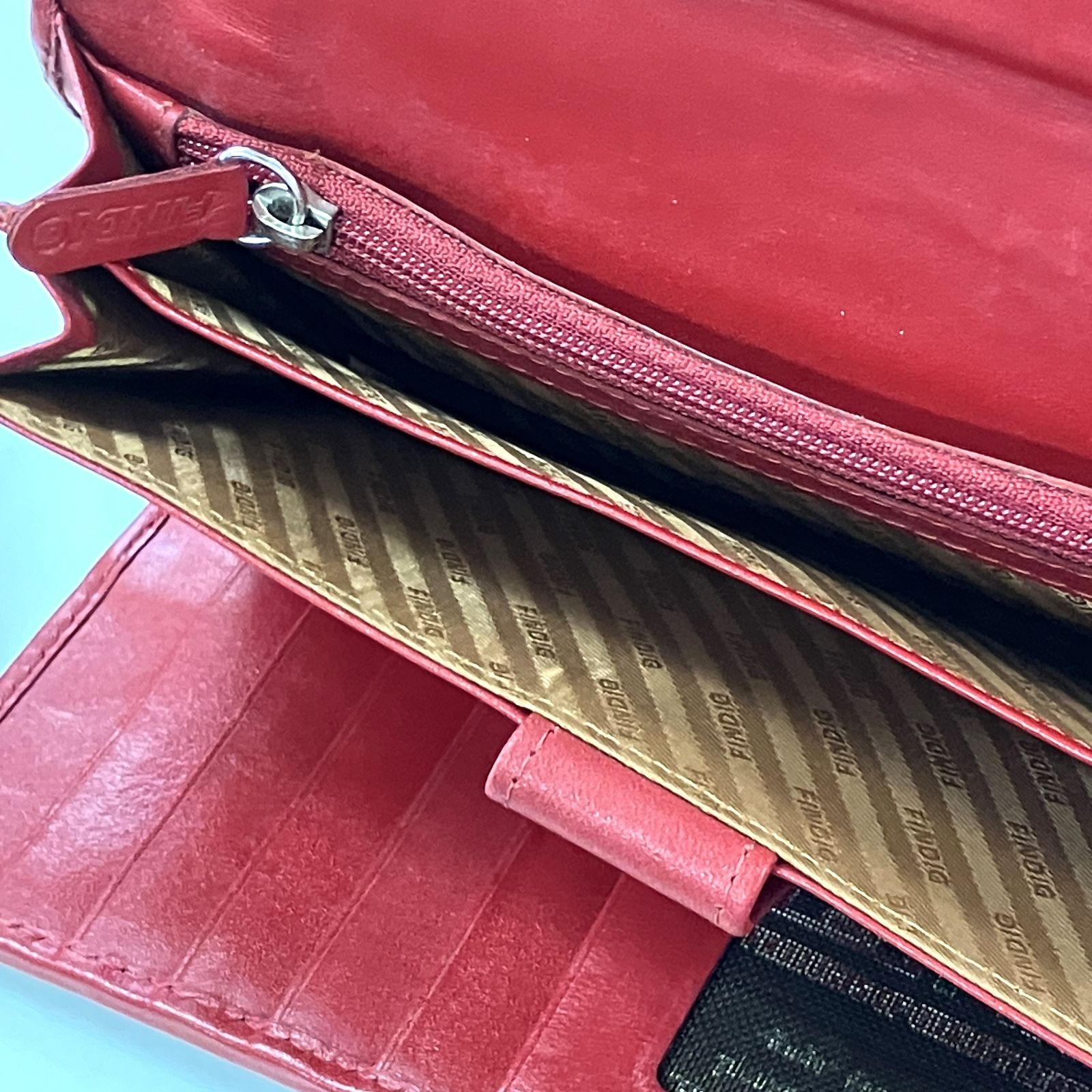 FINDIG 長財布 スティングレイ (エイ革) レッド ホワイト 花柄 