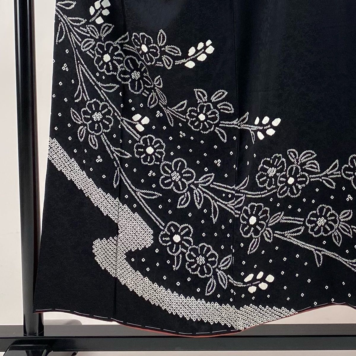 付下げ 身丈152.5cm 裄丈67cm M 袷 桜 流水 絞り 黒 正絹 秀品 一つ紋