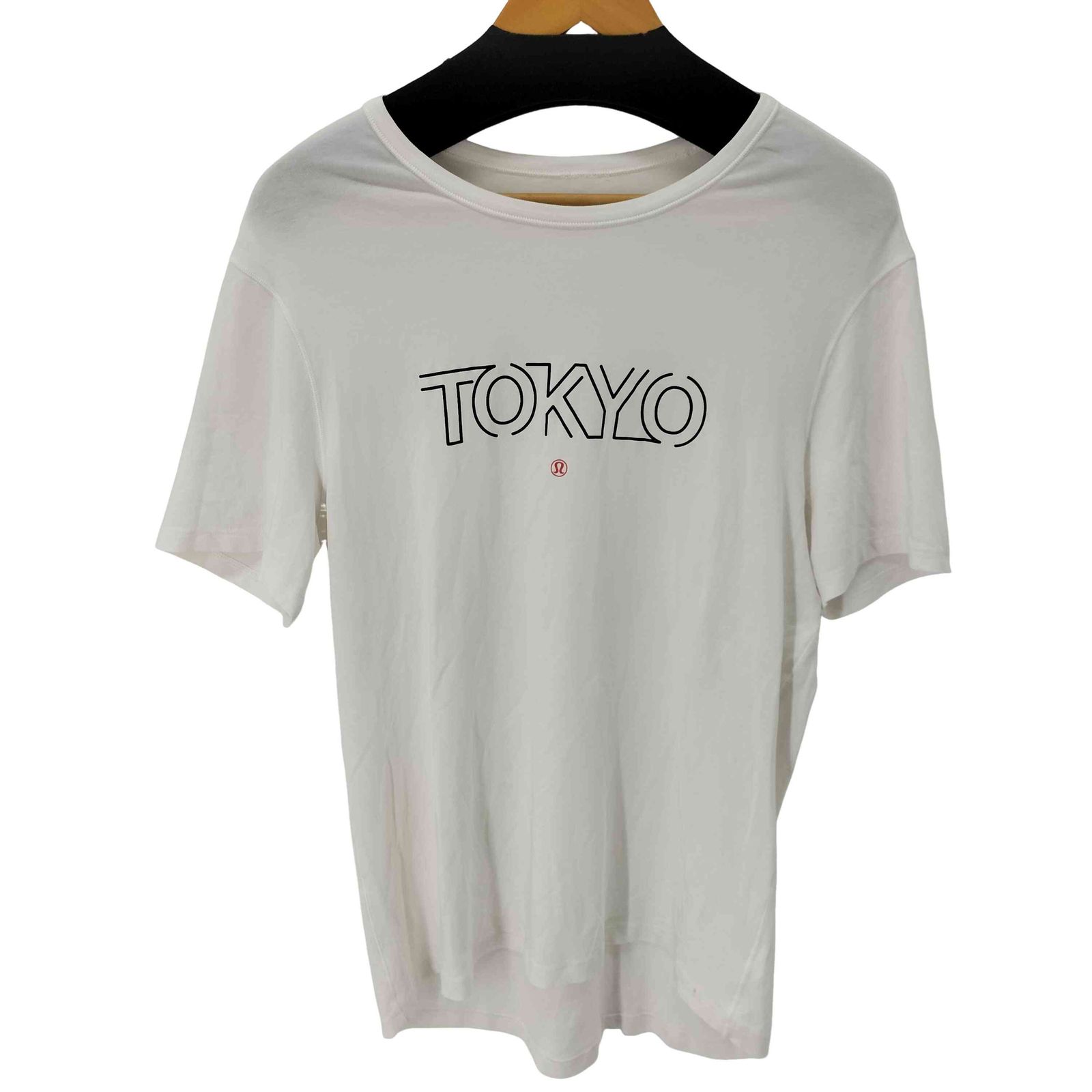 大人上品なおすすめコーデ ルルレモン ヨガ クルーネック半袖Tシャツ TOKYO lululemon トップス