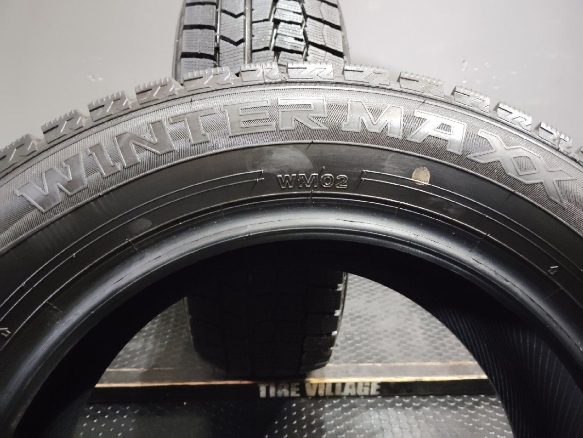 走行短め DUNLOP WINTER MAXX WM02 215/60R16 16インチ スタッドレス 2本 22年製 マークX エスティマ ヴェゼル等　(KTM026)