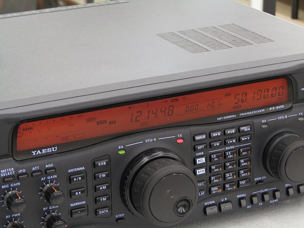 YAESU ヤエス FT-920S HFトランシーバー 50MHz 無線機器 通電