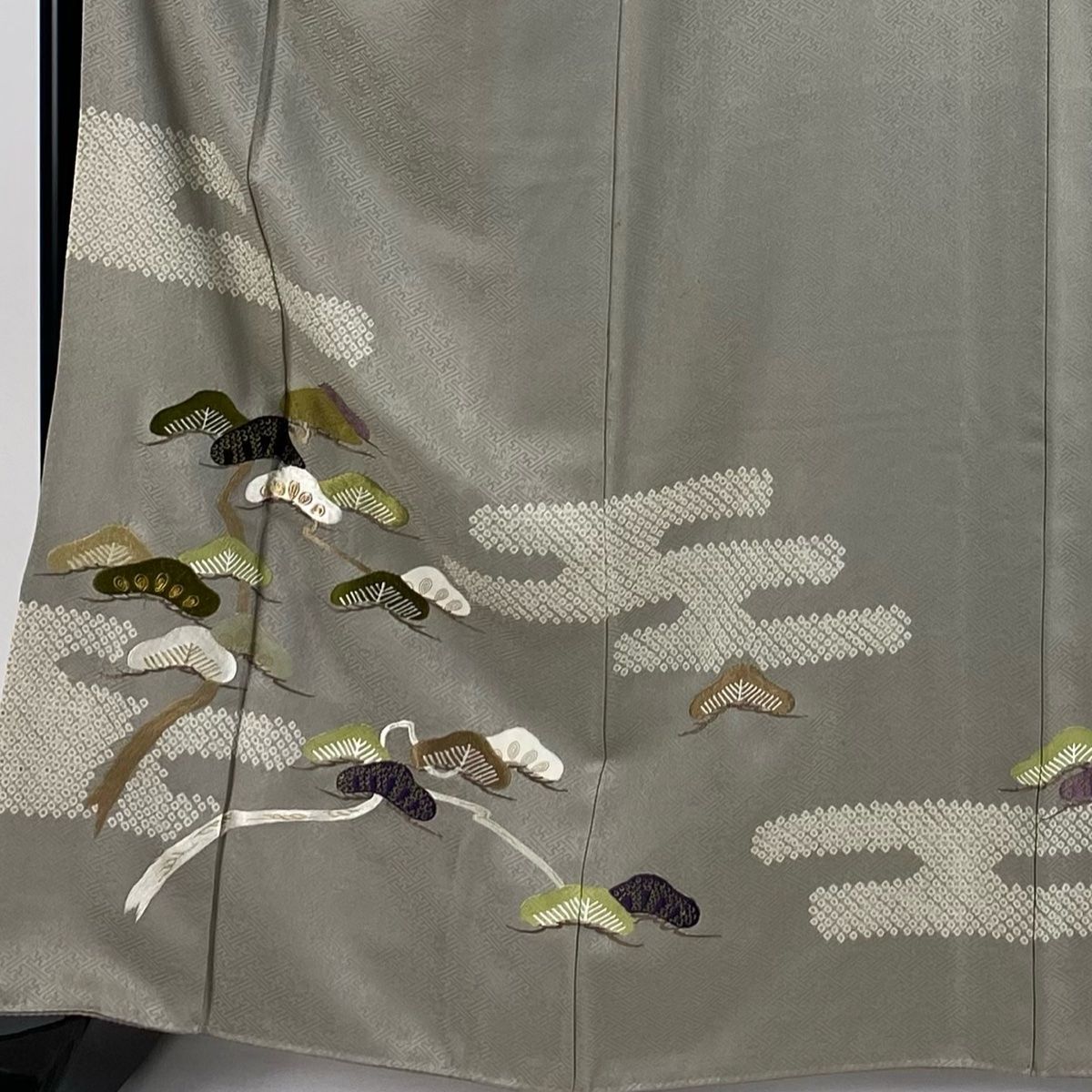 花井幸子　色留袖　刺繍　金彩　八橋　松皮菱　松葉　菊　花菱　着物　045a d 花井幸子 色留袖 刺繍 金彩 八橋 松皮菱 松葉 菊 花菱 着物 045a d
