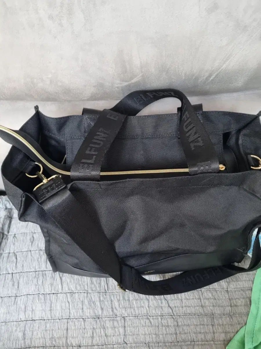 【驚きの価格が実現！】 エルファンズ おむつバッグ ベビーケア製品