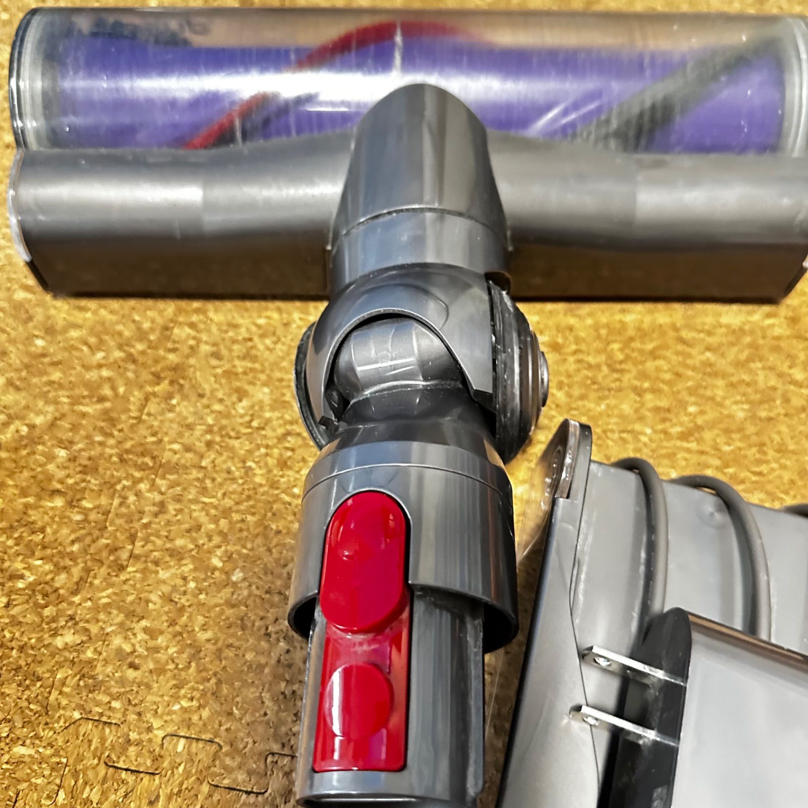 付属品多数 ダイソンコードレス掃除機dyson sv12 V10(ジャンク扱い) ジャンク】Dyson ダイソン V10 SV12 コードレス掃除機