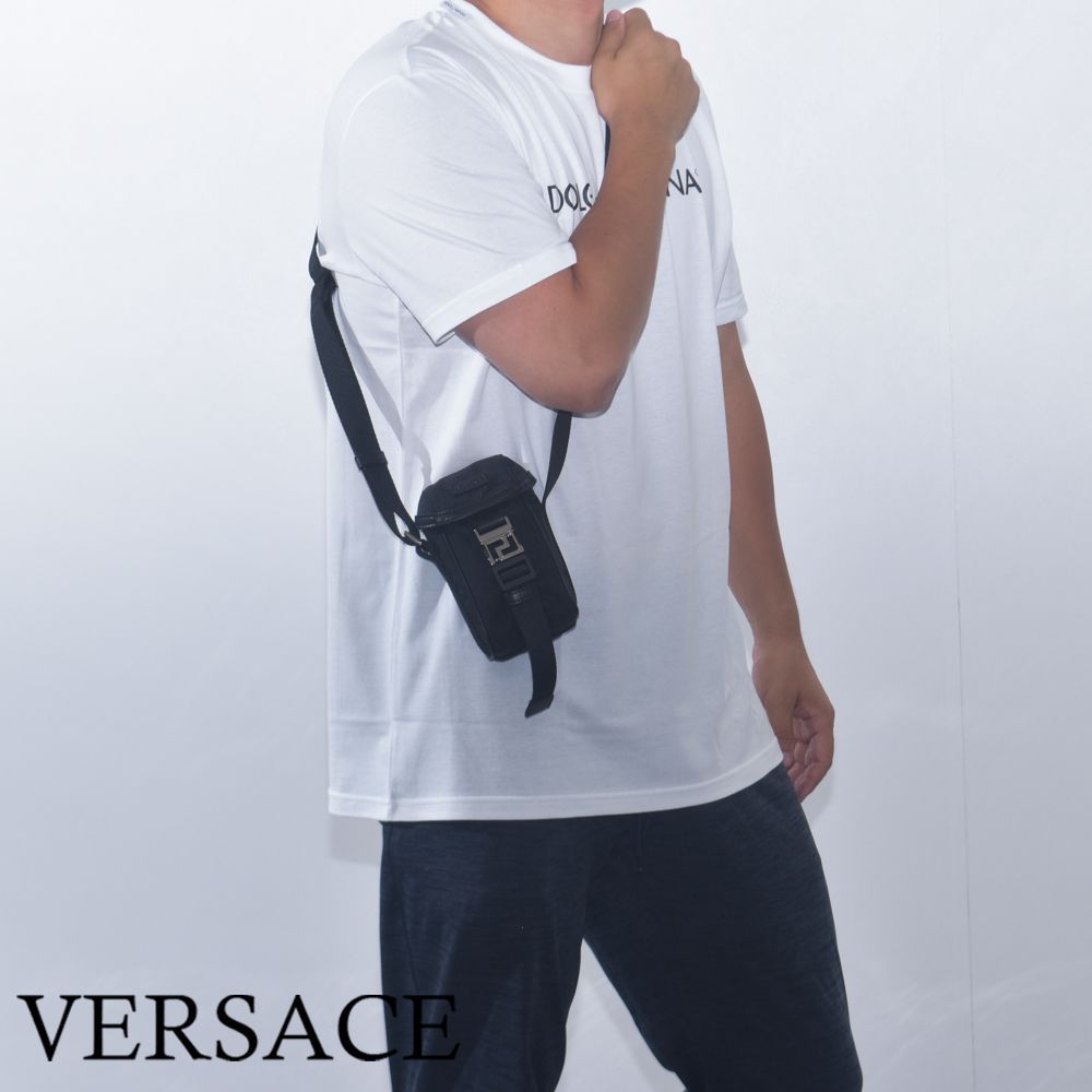 美品✨Versace ヴェルサーチ　ショルダーバッグ　ナイロン　ブラック　グレカ ヴェルサーチ バッグ ショルダーバッグ フォンポーチ ナイロン
